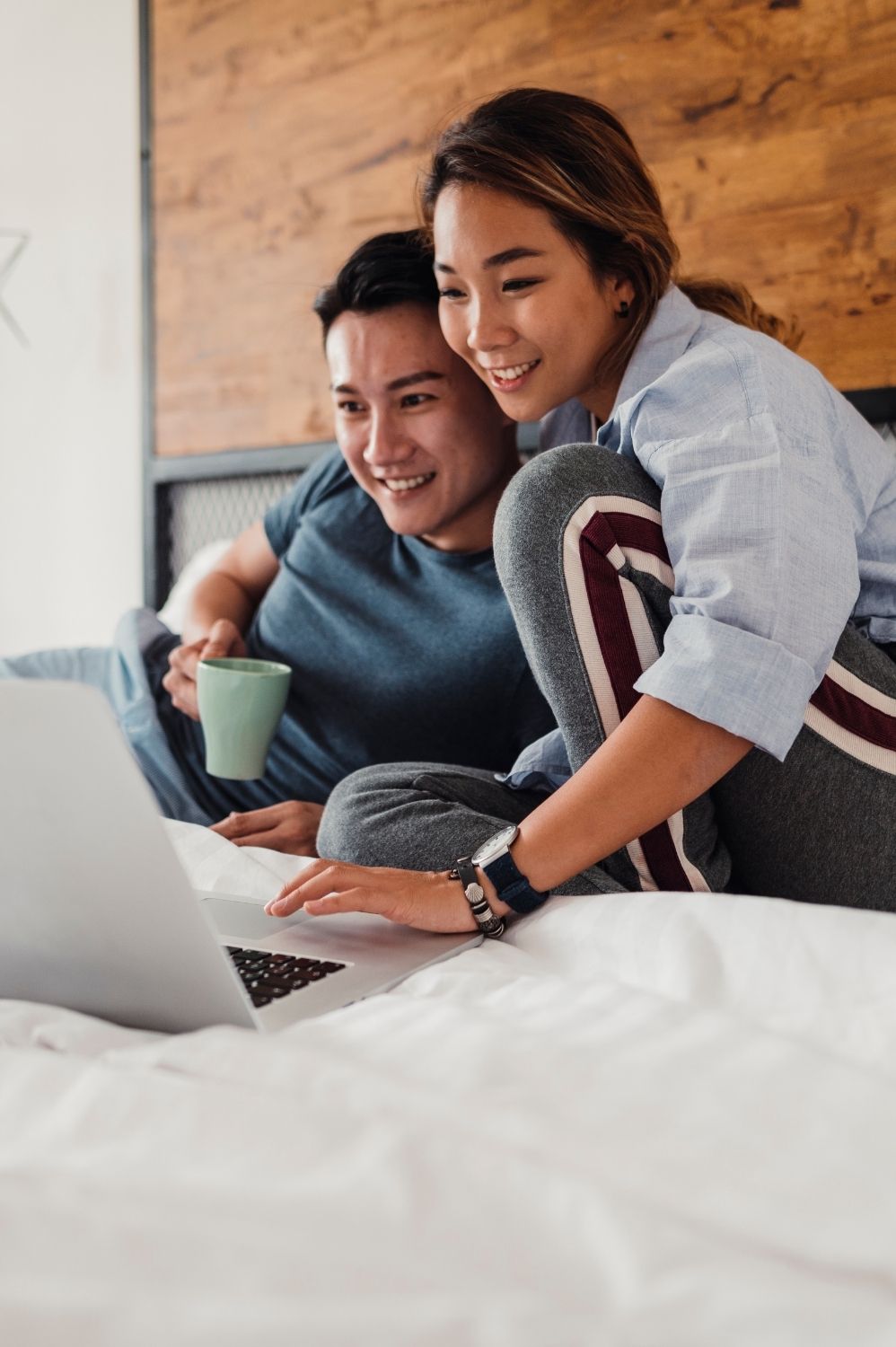 couple in bed on computer (998 × 1500 px)